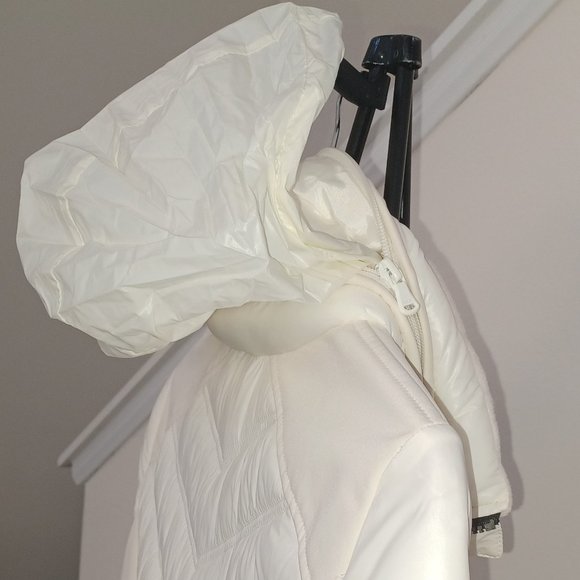 Guess White Puffer Coat with hood - Picture 6 of 7